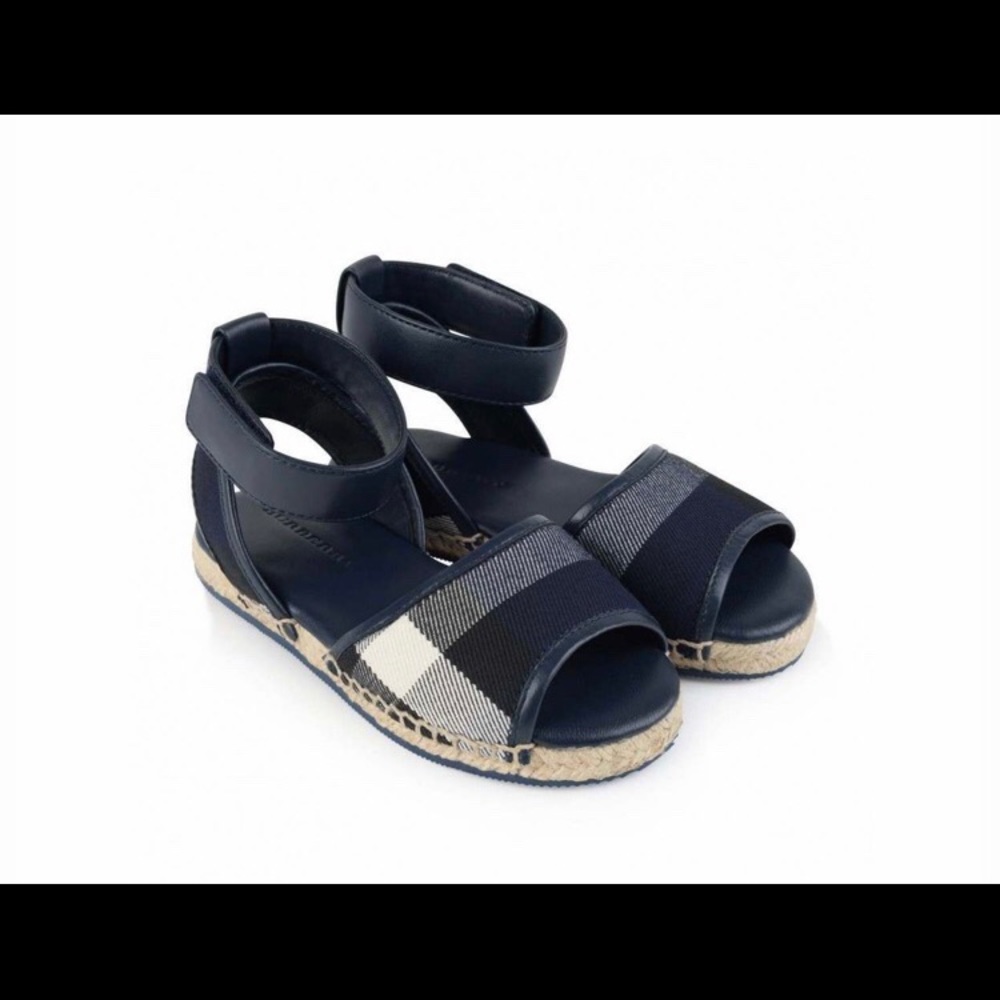 Burberry Girls sandals, size 27 - Like New